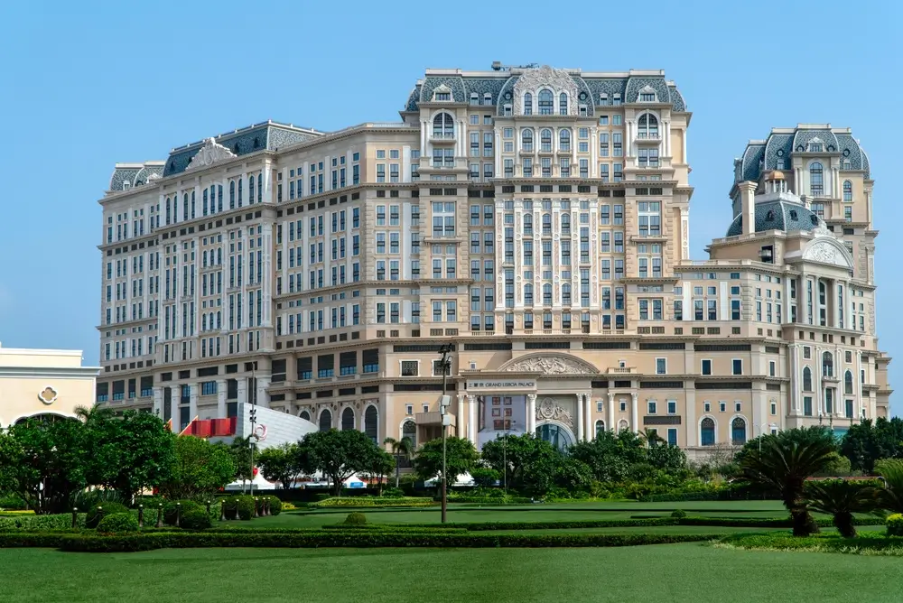 Hotel moderno per congressi sede delle prove del concorso per gli allievi agenti e poliziotti della Polizia di Stato.